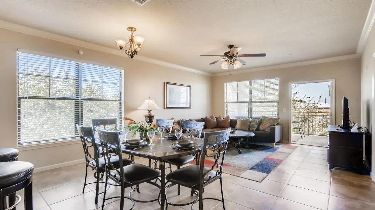 909Cp1031- Gorgeous Top Floor Condo With Balcony Davenport 0*,  United States