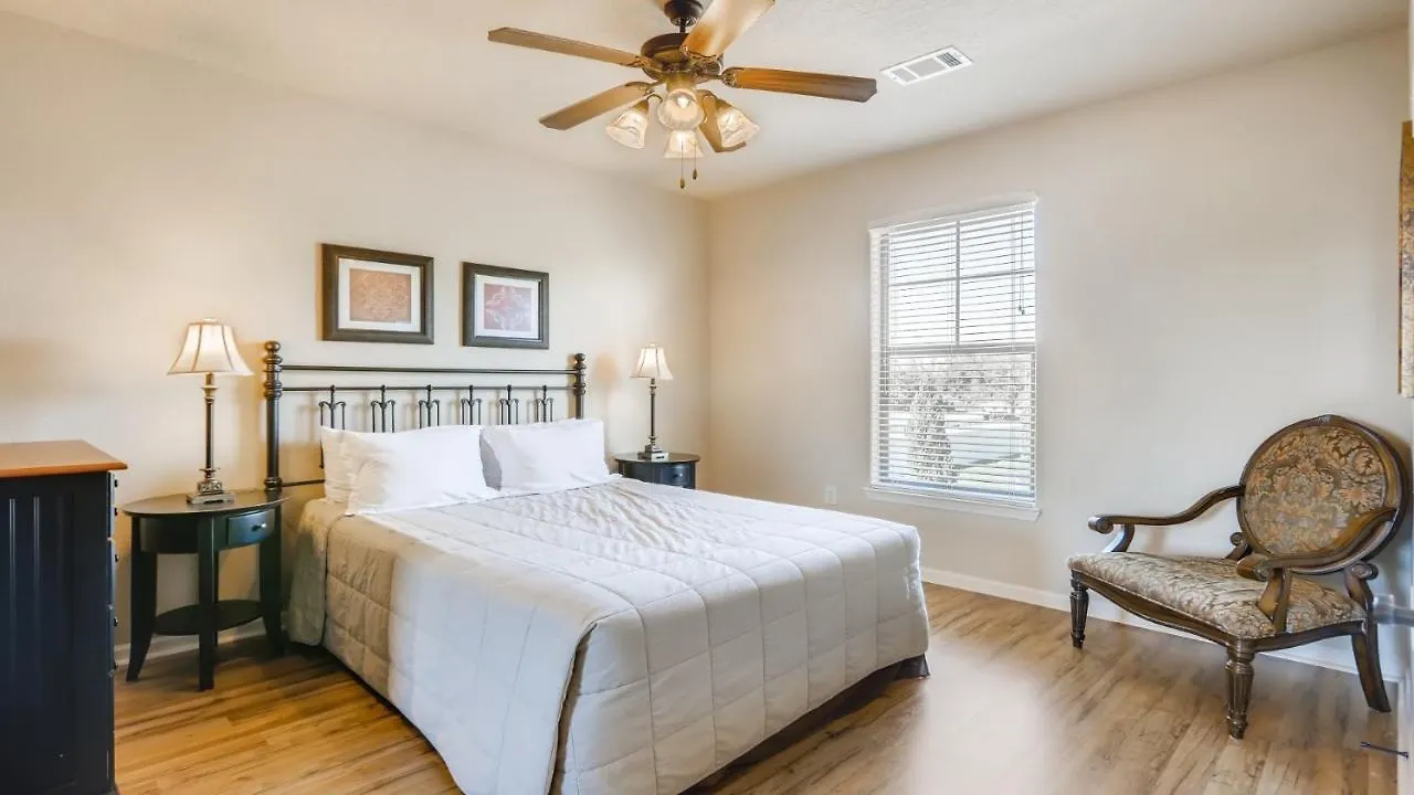 Apartment 909Cp1031- Gorgeous Top Floor Condo With Balcony Davenport
