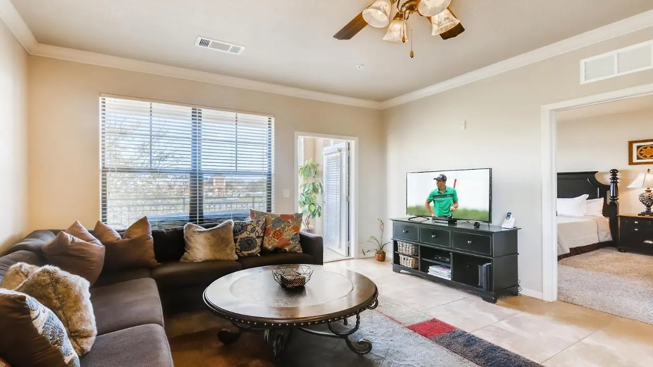 Lejlighed 909Cp1031- Gorgeous Top Floor Condo With Balcony Davenport