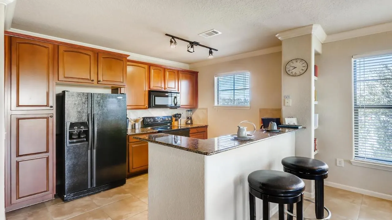 Lejlighed 909Cp1031- Gorgeous Top Floor Condo With Balcony Davenport USA