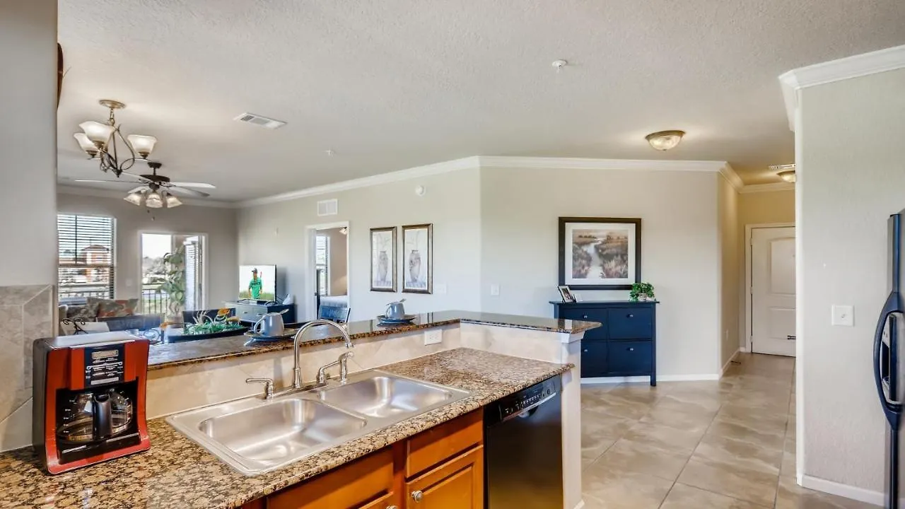 909Cp1031- Gorgeous Top Floor Condo With Balcony Davenport Lejlighed