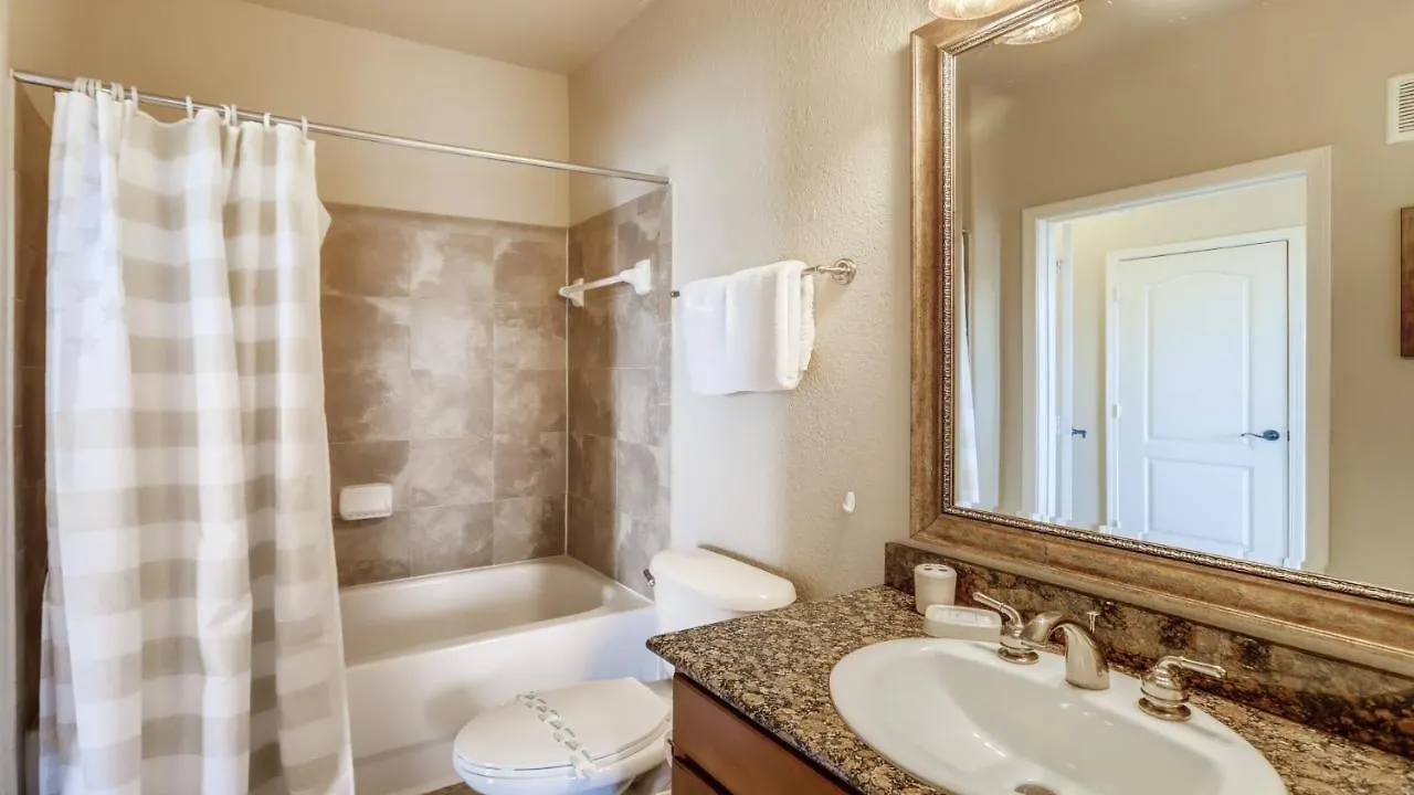 Lejlighed 909Cp1031- Gorgeous Top Floor Condo With Balcony Davenport USA