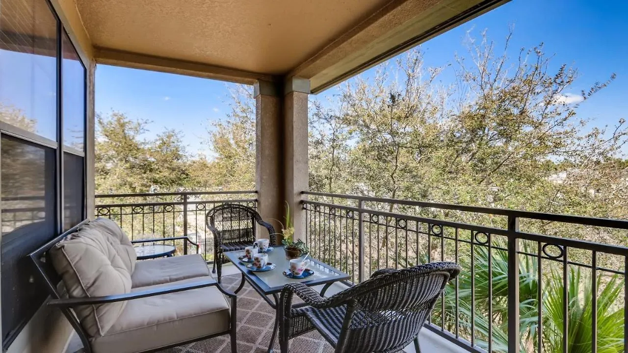 909Cp1031- Gorgeous Top Floor Condo With Balcony Davenport 0*,  USA
