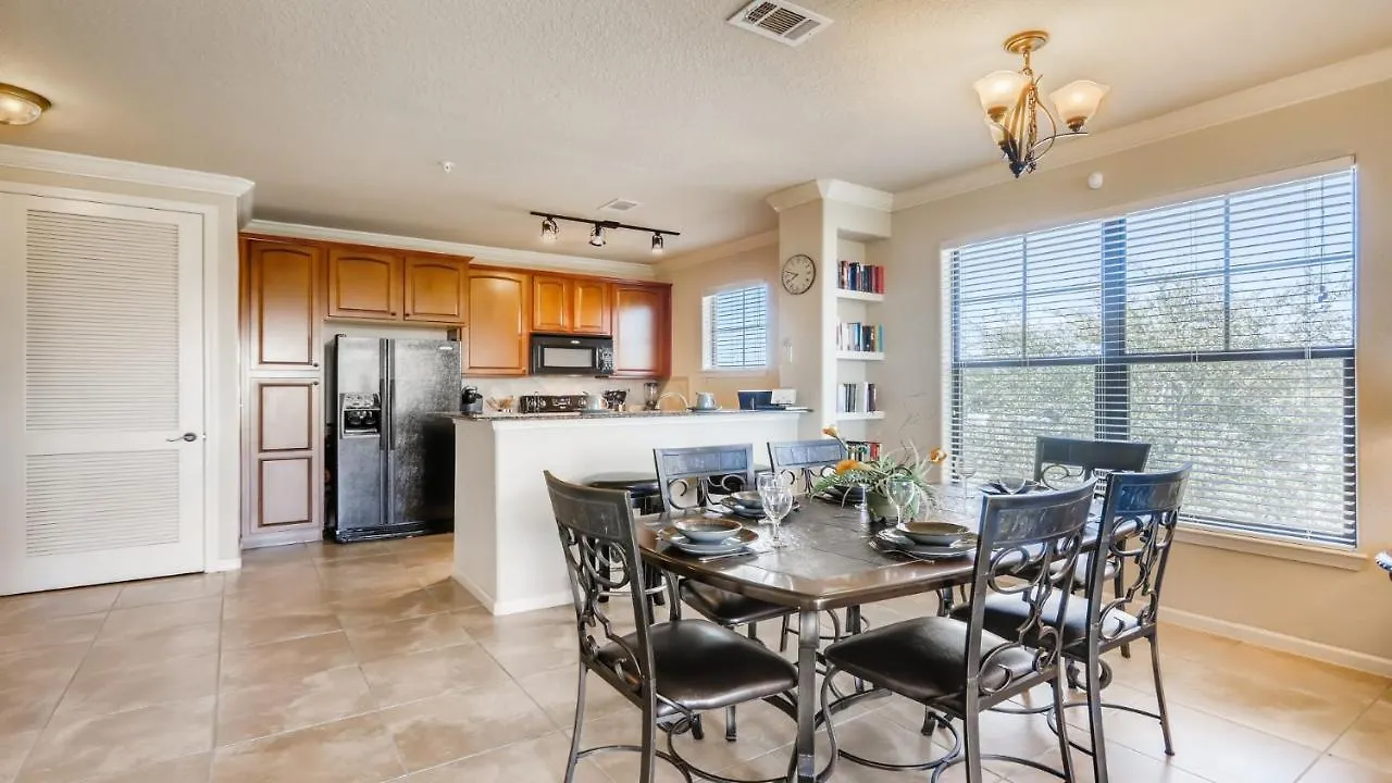 Lejlighed 909Cp1031- Gorgeous Top Floor Condo With Balcony Davenport