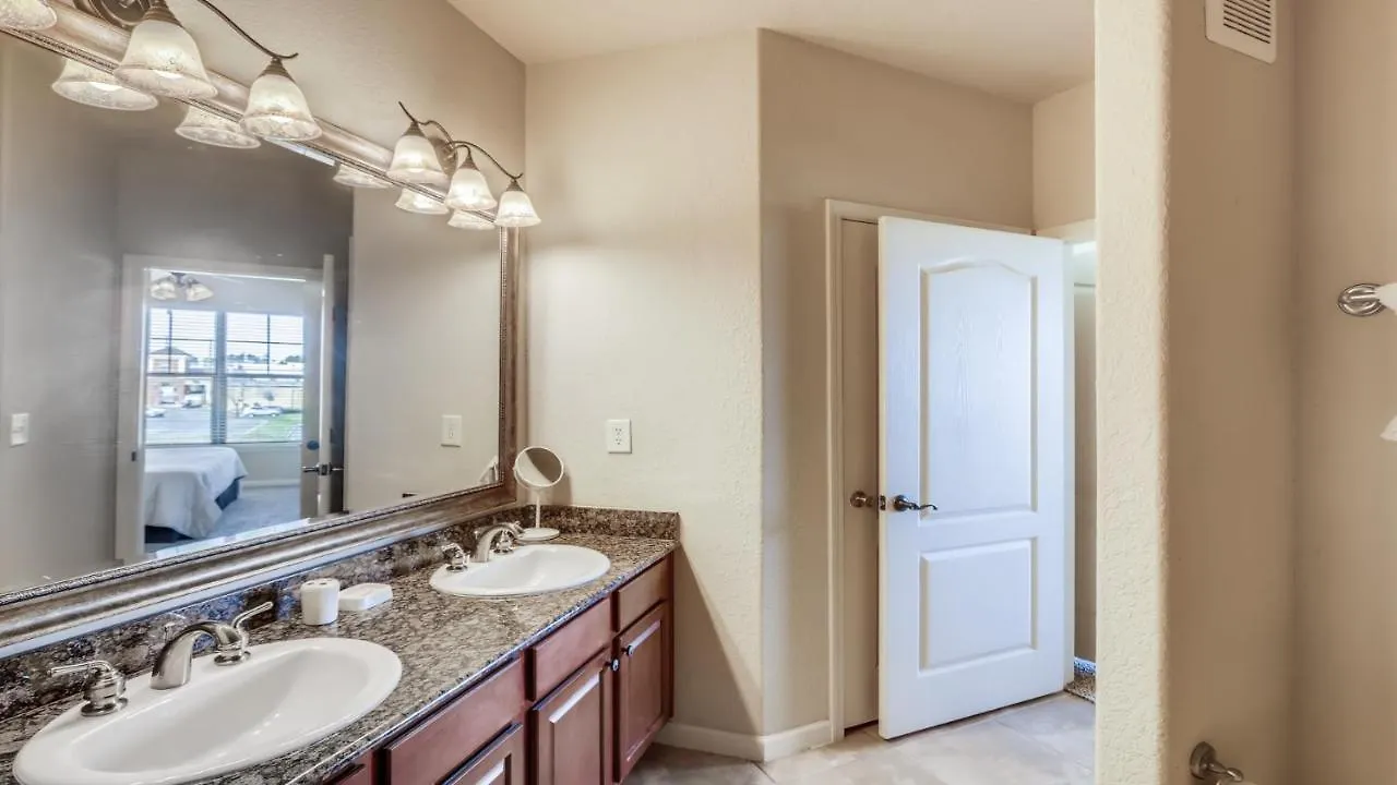 Lejlighed 909Cp1031- Gorgeous Top Floor Condo With Balcony Davenport